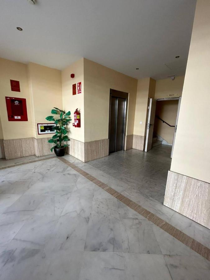 Apartamento Suite Torre Alta Parking Gratis Seville Luaran gambar