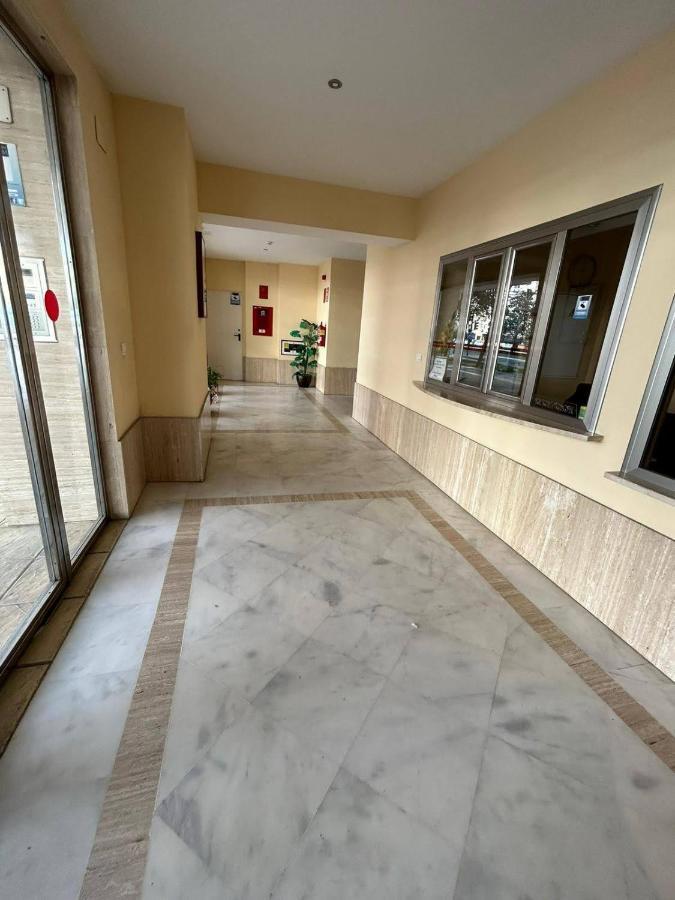 Apartamento Suite Torre Alta Parking Gratis Seville Luaran gambar